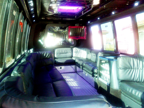 Noleggio Disco Bus Limousine Roma-interni Limo Bus